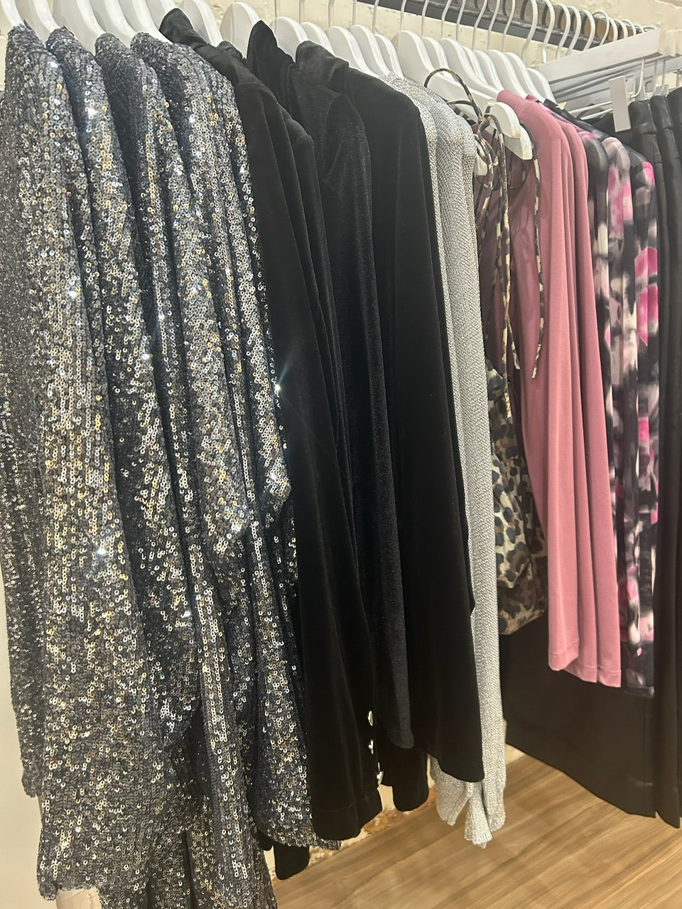 Women's Apparel & Accessory Boutique – Shop Simply Apparel